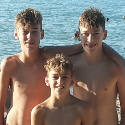 Christian,husband,dad to 3 sports crazy boys. very interested in all things stocks. not a trader but love to look at big picture ideas.