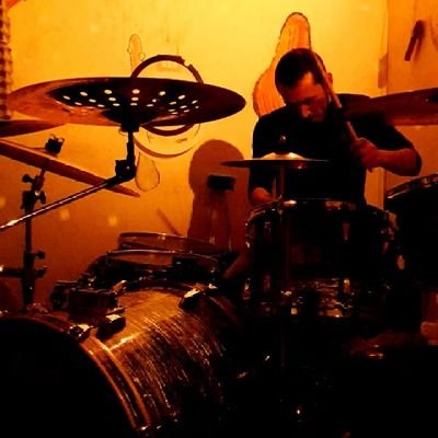 I'm a drummer for a few proyects (around the world) and a highliner to keep my life balanced
