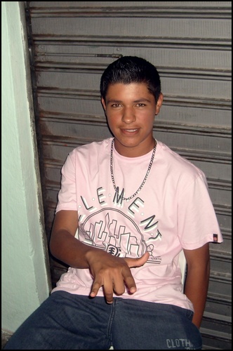 Eu so do tamanho daquilo que SINTO,que VEJO e que FAÇO,não do tamanho que os outros me enxergam 
 Seguuue aeee ? *-*