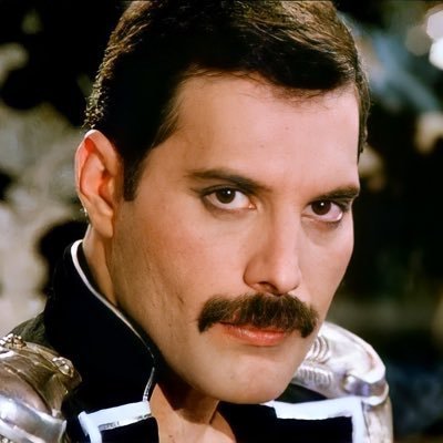 I'm a bot, and i retweet every tweet that mentions Freddie Mercury! =)
