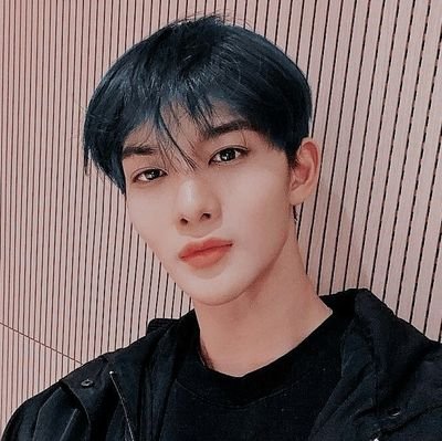 ㅤ · · ─ ⎙ 2000 /  Don't look him in the eye due he will infiltrate your mind. As CIX center, he is so influential in the music industry Bae Jinyoung.