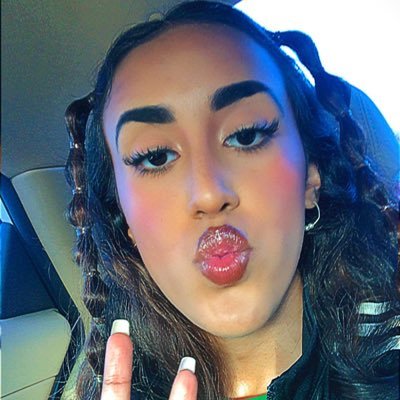 andrea22053342's profile picture. hii