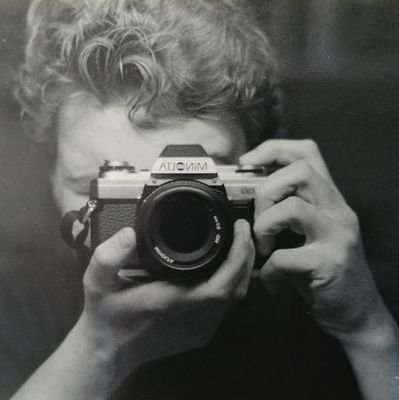 Mw-er tot op het bot.
Fotografie, reizen, natuur, muziek, film.