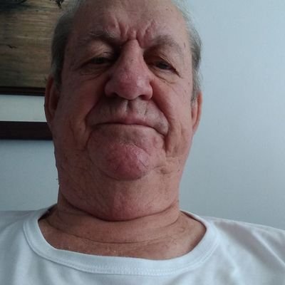 Espirita Cristão (Kardecista), casado, filhos, netos e uma bisneta. Brasileiro conservador e Bolsonaro desde o início da campanha política.