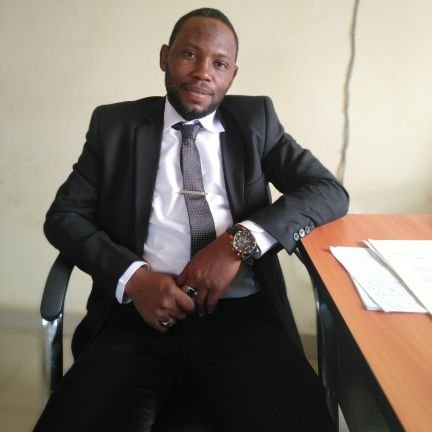 Mahmoud_4real's profile picture. ~naturally gud bt radically different~