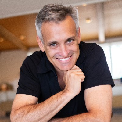 Top sales exec and author of 𝑂𝑛𝑙𝑦 𝐷𝑒𝑎𝑑 𝐹𝑖𝑠ℎ 𝐺𝑜 𝑤𝑖𝑡ℎ 𝑡ℎ𝑒 𝐹𝑙𝑜𝑤
🐠 Work smarter | Dream bigger | Live an extraordinary life 🐠