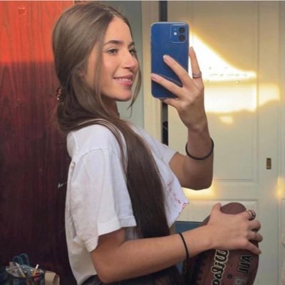 lindaje83593541's profile picture. 