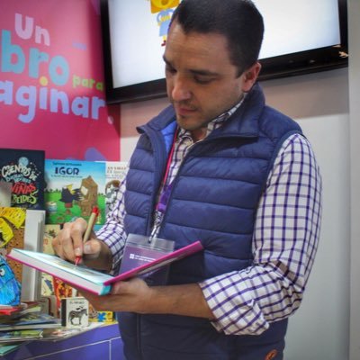 Abogado // ciudadano // padre // con muchos libros por leer. // Director RPPC Jalisco