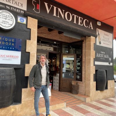 Comercial de Acatarlo todo🍷. Técnico superior de deporte ,Nivel 3. Exjugador CDDenia, Pego CF, UDOliva ,CFGandia.Entrenador de Fútbol ⚽️