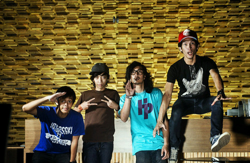 fightfortoday's profile picture. Melodic Punk Band from Bandung |

follow : 
@agrawatya02 (guitar+vocal) |
@badyou23 (drums) |
@dikakrebo (bass+vocal) |
@wawiwuwewow (guitar)