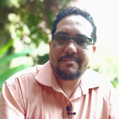De músico, poeta y loco, como todos, tengo un poco.