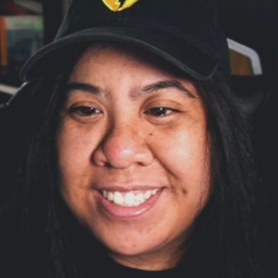 Come to think of it, living is a pain. I want to become a cheesecake. | I stream games sometimes.