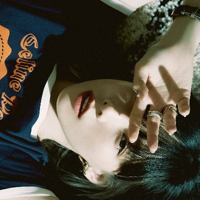 hayleysoloist's profile picture. anywhere but here. 170325.