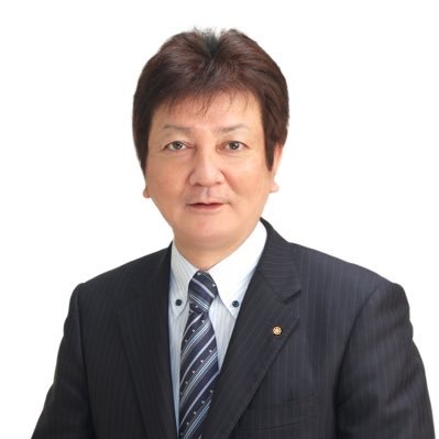 山口県長門市議会議員(日本共産党公認)。1995年4月、三隅町議会議員に初当選。町議3期。2005年4月、合併後の長門市議会議員に初当選。6期目。現在の役職:捕鯨文化遺産とくじら食文化を守る長門市議会議員連盟会長。好きなもの:プロレス&ボクシング、サザンオールスターズ、お酒と温泉、憲法9条。愛猫家。