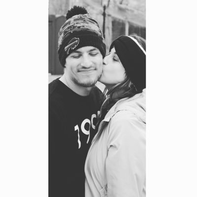 JordanaCorinne's profile picture. If it isn’t obvious, the Bills make me wanna shout.