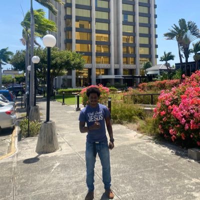 r_holenz's profile picture. 