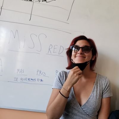 Miss Red🙃🏳️🌈
Profesora, formadora, artista, mujer, queer.
Escribo lo que pienso, a veces no pienso lo que escribo.