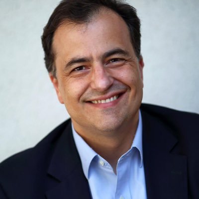 Abogado (PUC), Doctor en Historia (UAM), Decano de la Facultad de Derecho y Ciencias Sociales de la USS y ex diputado por la Araucanía.