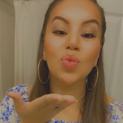 onefunmama's profile picture. Wife 🤍 mama bear👩🏻‍🍼educator 📚 I am one with the force and the force is with me 💪🏼