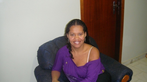 Sou menia... Sou mulher... Alguém que ama viver... e valoriza cada conquista da vida! Porque viver é uma dadiva de Deus...