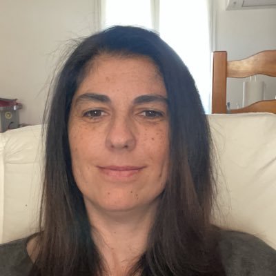 Blogueuse littéraire et booktubeuse débutante. Insta et FB : Joanskingdom