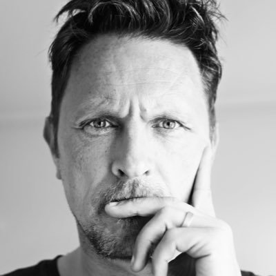 benzuria's profile picture. Aprendedor. Nací en @k35it, morí en @tumakers y renací en @kevoAI. Resulta que, además de fotografiar aforismos, he escrito un libro.