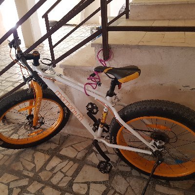 k2E7ZmrTBvG5zzA's profile picture. برد و باخت های بزرگ