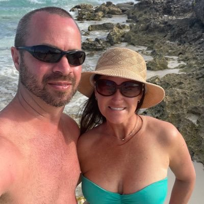 Full time medical coder, sports mom to 2 amazing teenagers, health consultant entrepreneur, dog mom, wife and I have a love for live music!