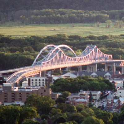 Current Events - Politics, independent-center-right-libertarian, based in Driftless Region, also photographer, free speech