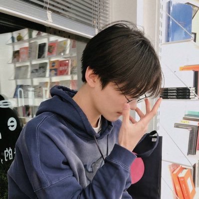 ZHOUKEYU_LEE's profile picture. โดนน้องเคอตก เพราะสายแว่นตาของน้องเขา • • • นักบินอวกาศ • | iam 1993 line |