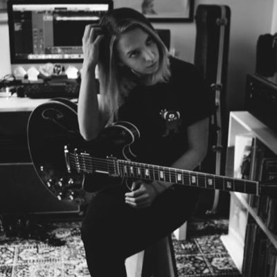 Me gusta hacer canciones, las guitarras, los perritos y los aguacates