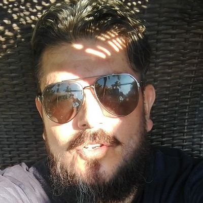 Amante del Café, las buenas infusiones... la tecnología, la Administración y Arquitectura. Entusiasta de corazón, sumando, aportando y construyendo día a día..