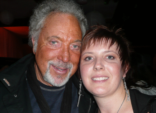Proud mum of 2 girls that play football and 2 boys that live n breathe music.  Lifelong Tom Jones superfan and supporter of Southampton FC ⚽️