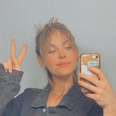 hellieahna's profile picture. a throat stompin, toe suckin, ass smackin good time