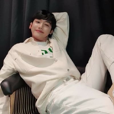 GolchaNessYJJ's profile picture. Thank you 골든차일드 for being my sunshine and my everything ❤️ 
#GoldenChild4thWin
#BurnIt2ndWin