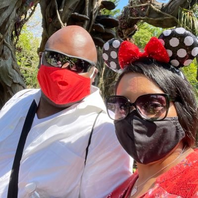 bizzshow27's profile picture. 