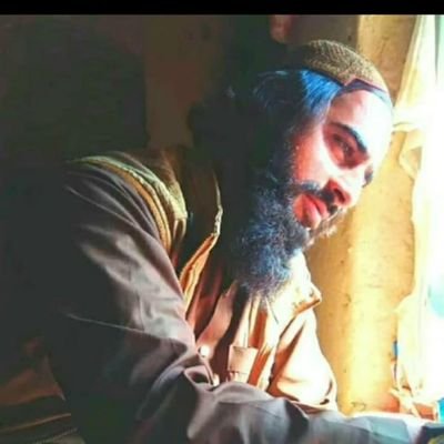د ثالث عمر، عسکر!
أنا مسلم ومرابط في خندقي/
أمضیت فیه العمر أحمل بندقي/
نوشتههایم در این حساب، بیانگر نظریات شخصی خودم هستند و نمایندگی از هیچ جهتی نمیکنند