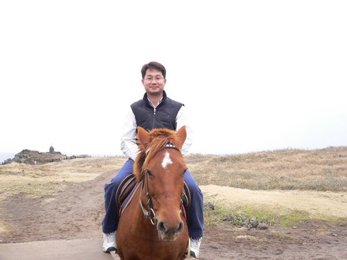 cham3ya's profile picture. 잠들고 있는 것처럼 깨어있는 것처럼---           백년도 못사는 인생 천년의 근심을 안고 사는구나