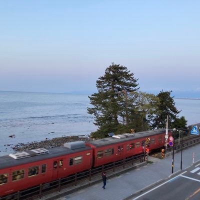 最近は25くまの人です。元々は投資とかのコメントしてました。億り人(ジンバブエドル換算) 。くまにしては賢いと自認してます。まだ世に留まってます。