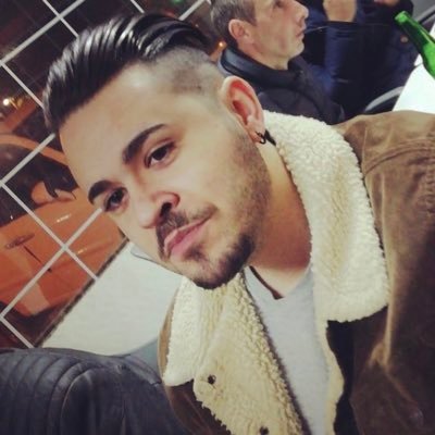 Cierrabarehh's profile picture. Veo todos vuestros tweets pero me mantengo impasible. Soy un depredador acechando en la sombra