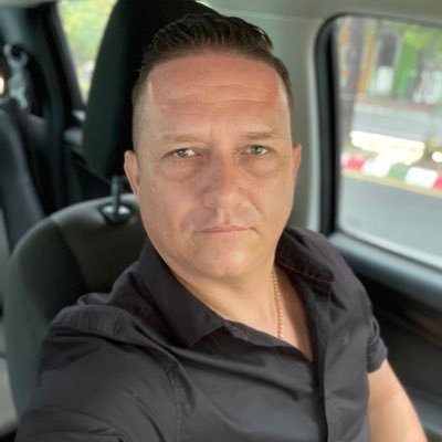 gioesmeral's profile picture. hombre de negocios