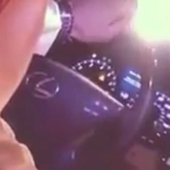 الصبر سجن الرجا و سلومي قيود و اخاف لجني من الصمت الندامة صابر وساكت واشوف الوضع مشدود ماودي اجرح باحاسيسي صيامة