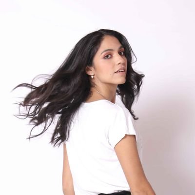 Remember who you are🌟 Psicóloga Organizacional 🤓
Bailarina y profesora de ballet💓
Instructora de Pilates 🤸🏽♀️
Queriendo ser maquilladora profesional ☺👄