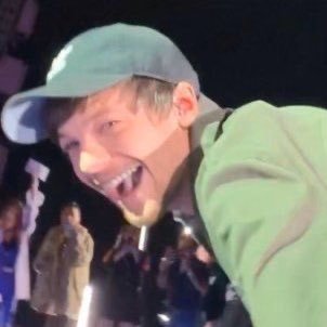 ✰ fan account ✰ • tpwk ♡ • she¡her • Does the little one with the cheekbones know that the prince is in love with him? • @onedirection
