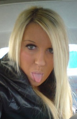 hey im tasha, blonde, dolly, pitbull, dancing and getting drunk xx