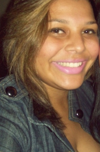 19 anos, namorando, Evangélica, realista,esforçada,pensativa,. Minha vida e limitada. Não perco tempo vivendo a vida de outras pessoas !