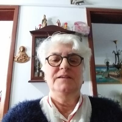 emiliasribeiro's profile picture. 