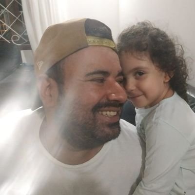 pai feliz..contra este governo ... bandeirinhas de 🇮🇱e 🇺🇸 não será bem vindo aqui . adendo caraca consigo gostar menos da Carla zambelli do q do genocida.