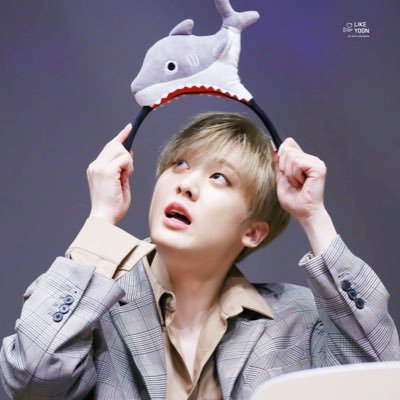 아로하 3,4,5기 🌿2022.03.02 윤산하 멘파 성공 🙌🏻💜 2022.05.28 첫 콘서트✨ B구역 2열 2 (꿈만 같았던 순간) 2023.03.18 첫 유닛 콘서트⚔️ F2구역 9열 6