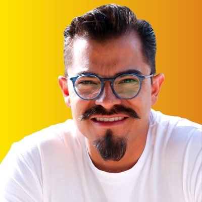 Socio y Director de              Startup Mexico Puebla. Emprendedor varios giros Hoy me dedico a Diseñar Modelos de Negocios enfocado a VENTAS.